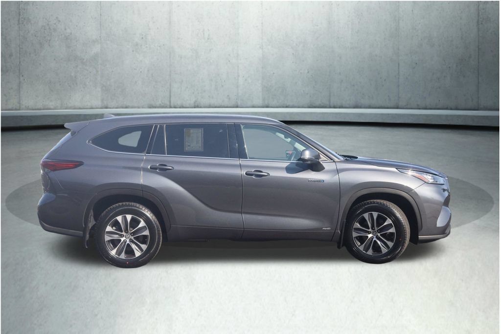 Used 2020 Toyota Highlander XLE AWD/4WD image 15