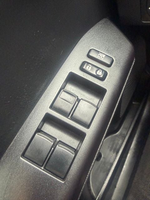 Used 2016 Toyota RAV4 LE AWD/4WD image 16