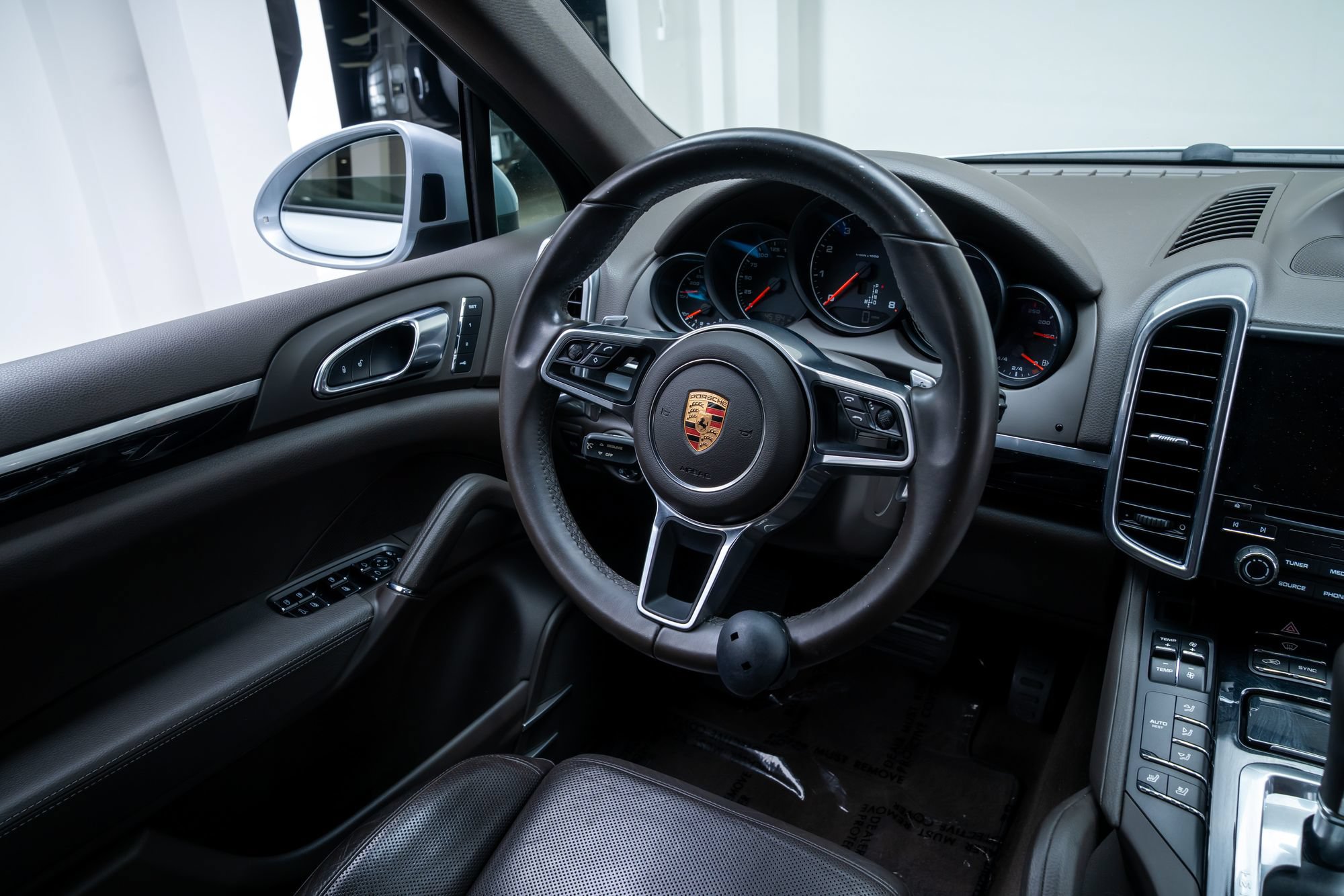 Used 2018 Porsche Cayenne Platinum Edition AWD/4WD image 7