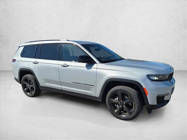 Used 2024 Jeep Grand Cherokee L Limited w/ Black Appearance Package RWD image 3