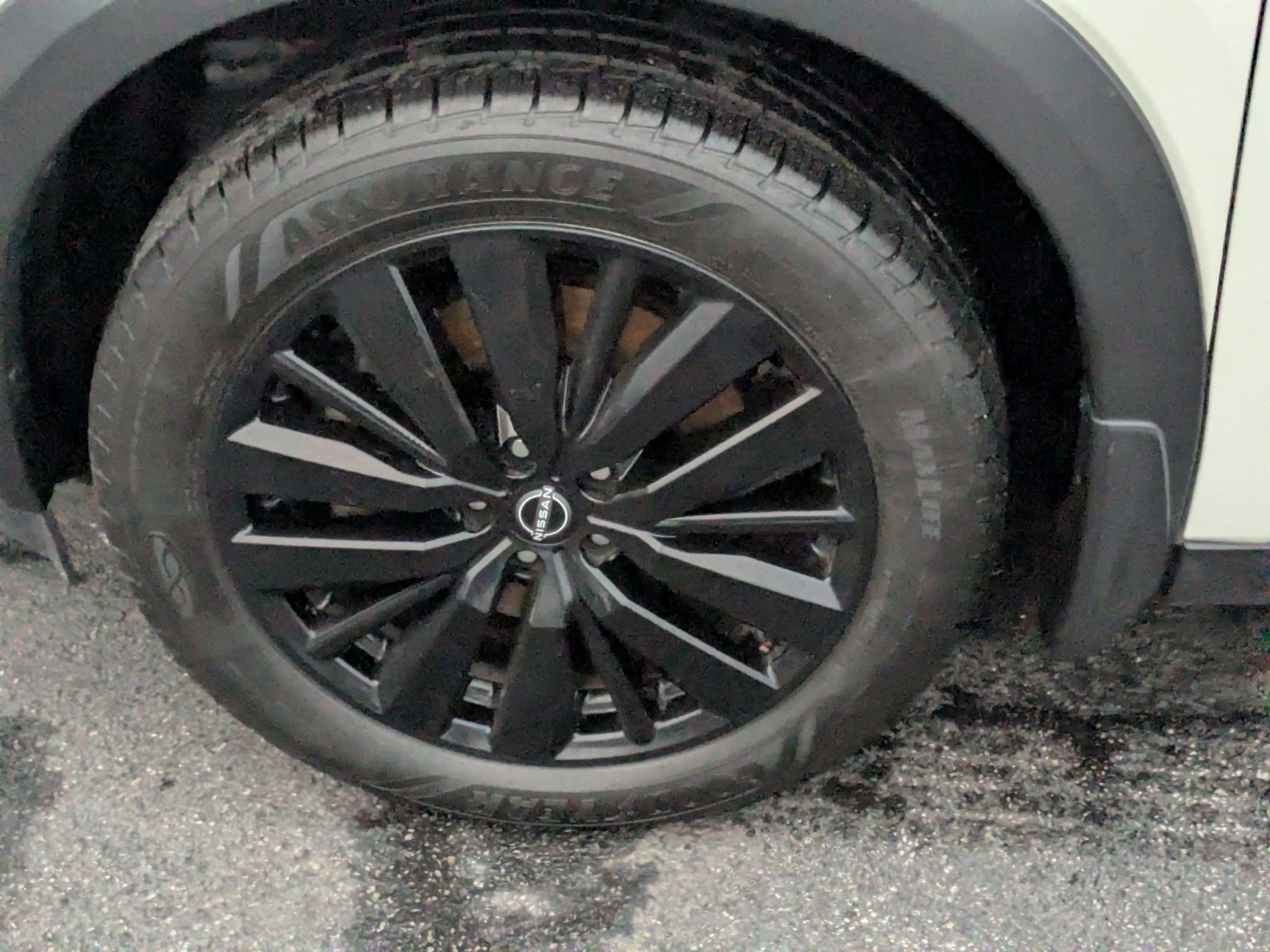 Used 2022 Nissan Pathfinder Platinum w/ Cargo Package image 27