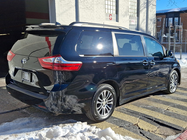 Used 2018 Toyota Sienna XLE w/ XLE Navigation Package image 6