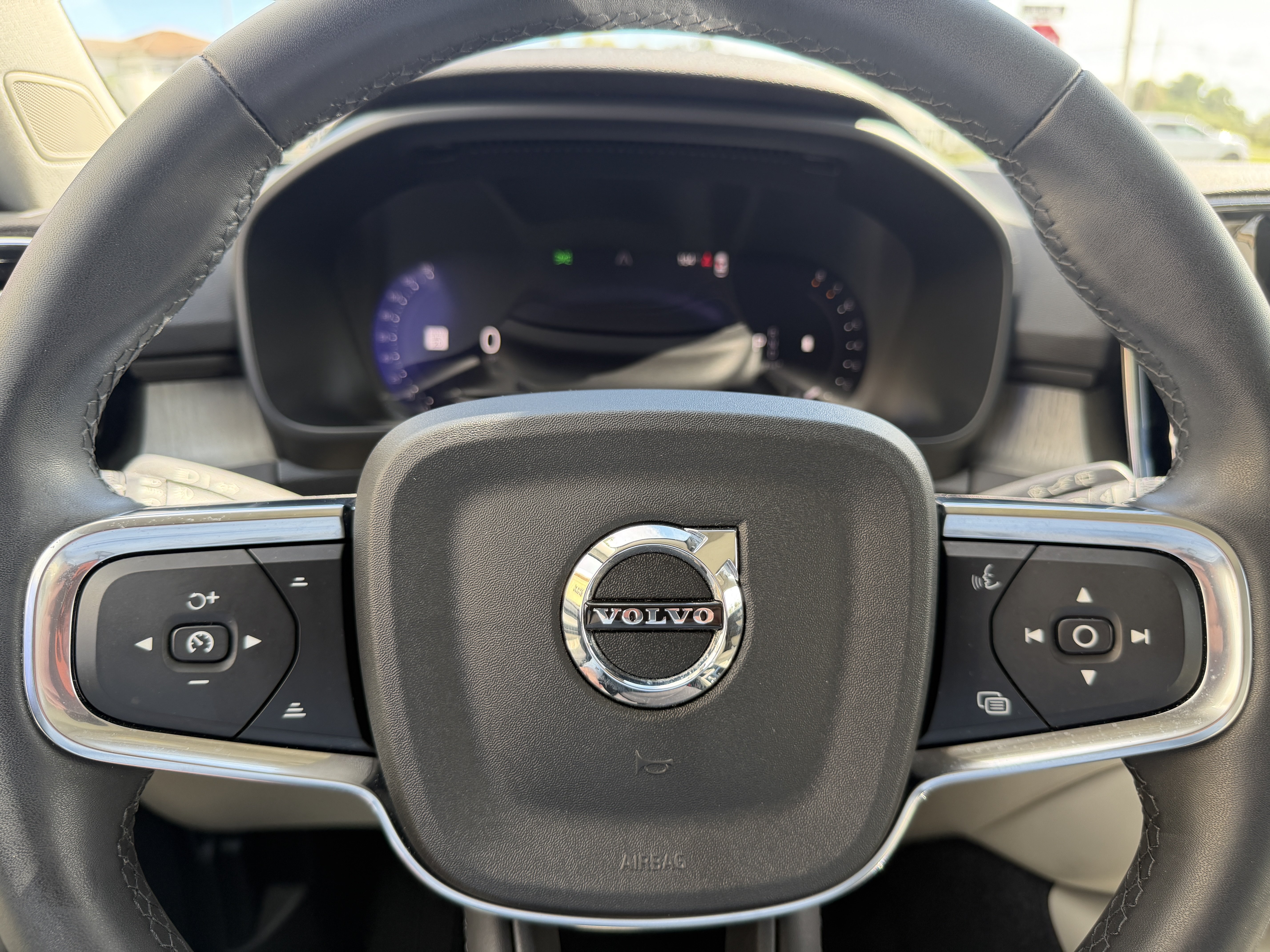Certified 2023 Volvo XC40 B5 Plus w/ Driver Assist Package AWD/4WD image 31