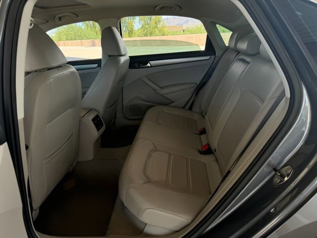 Used 2014 Volkswagen Passat TDI SE FWD image 30