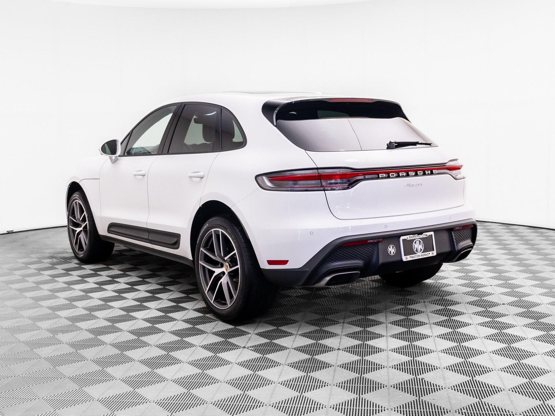 Certified 2026 Porsche Macan AWD/4WD video 3