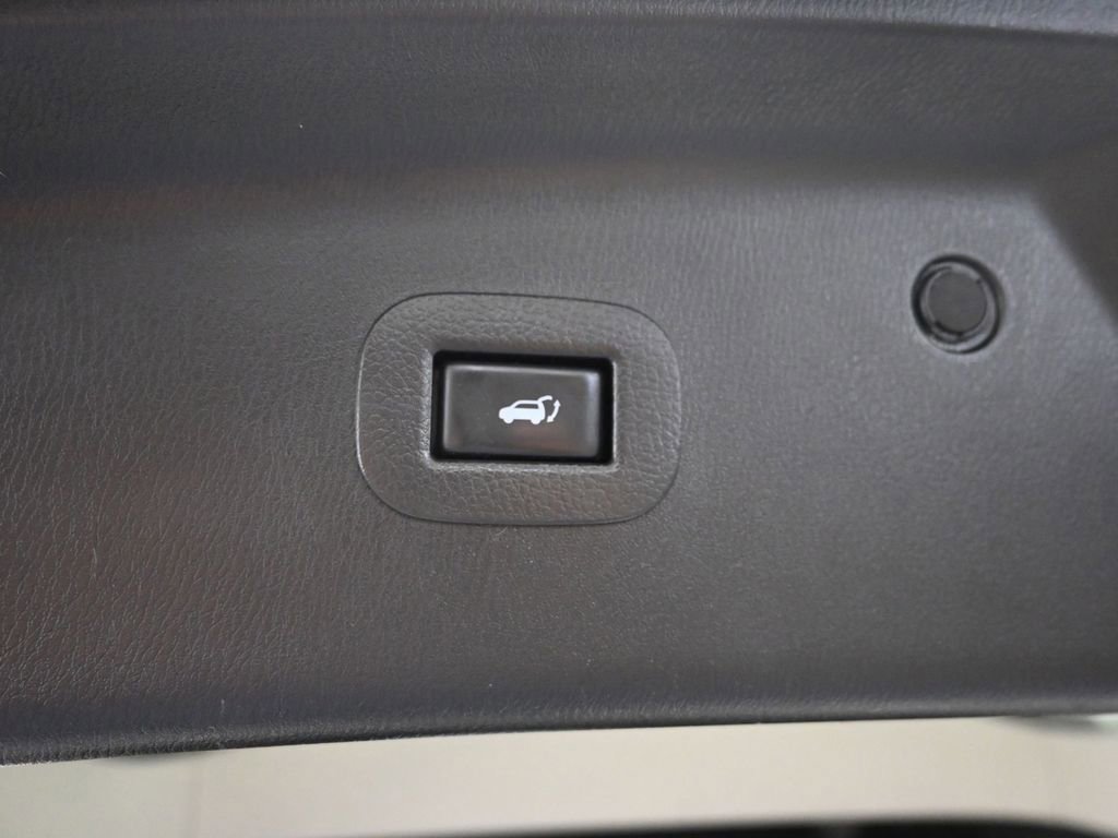 Used 2011 INFINITI QX56 4WD w/ Theater Pkg image 11