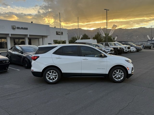 Used 2022 Chevrolet Equinox LS w/ LS Convenience Package image 5