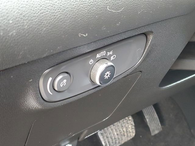 Used 2024 Buick Encore GX Avenir w/ Avenir Technology Package image 12