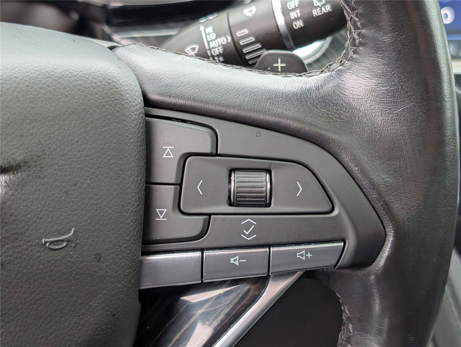 Used 2022 Cadillac XT6 Premium Luxury image 25