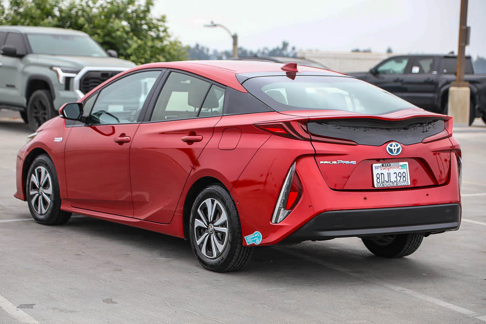 Certified 2017 Toyota Prius Prime Advanced w/ Carpet Mat Package FWD image 7