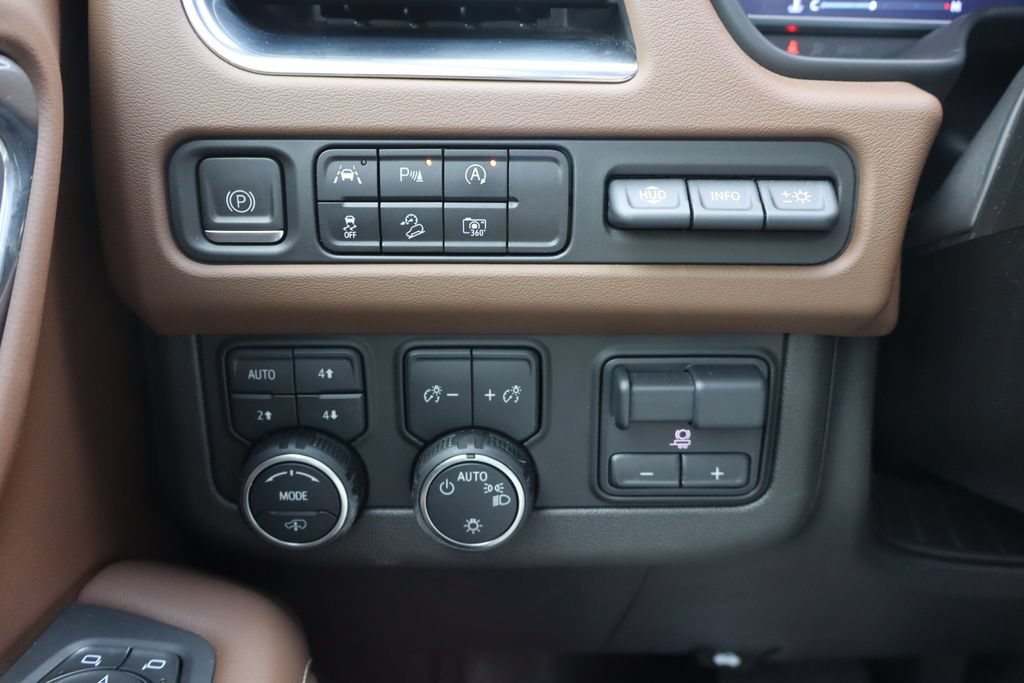 Used 2023 Chevrolet Tahoe High Country AWD/4WD image 13