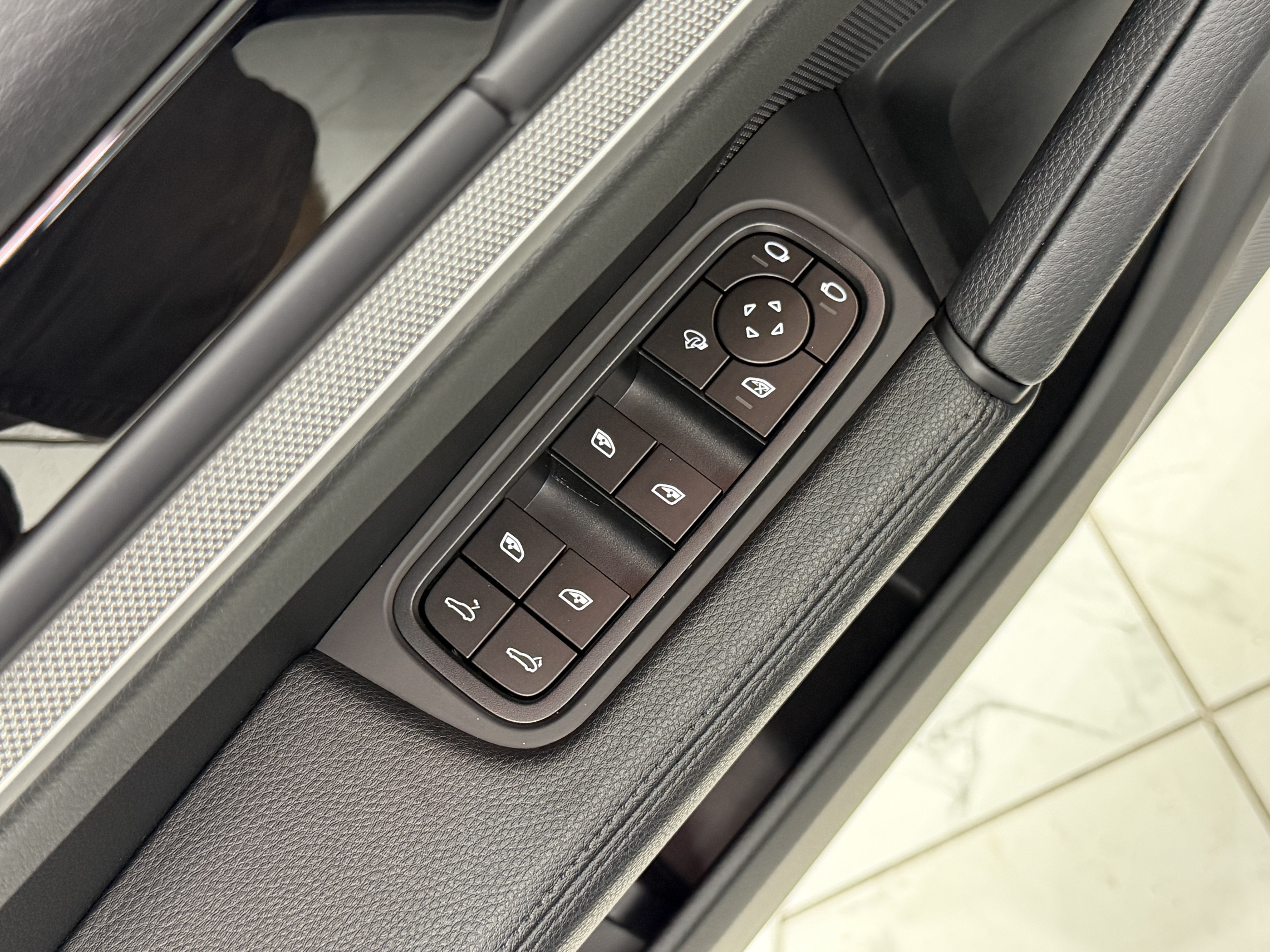 Certified 2026 Porsche Cayenne AWD/4WD image 28