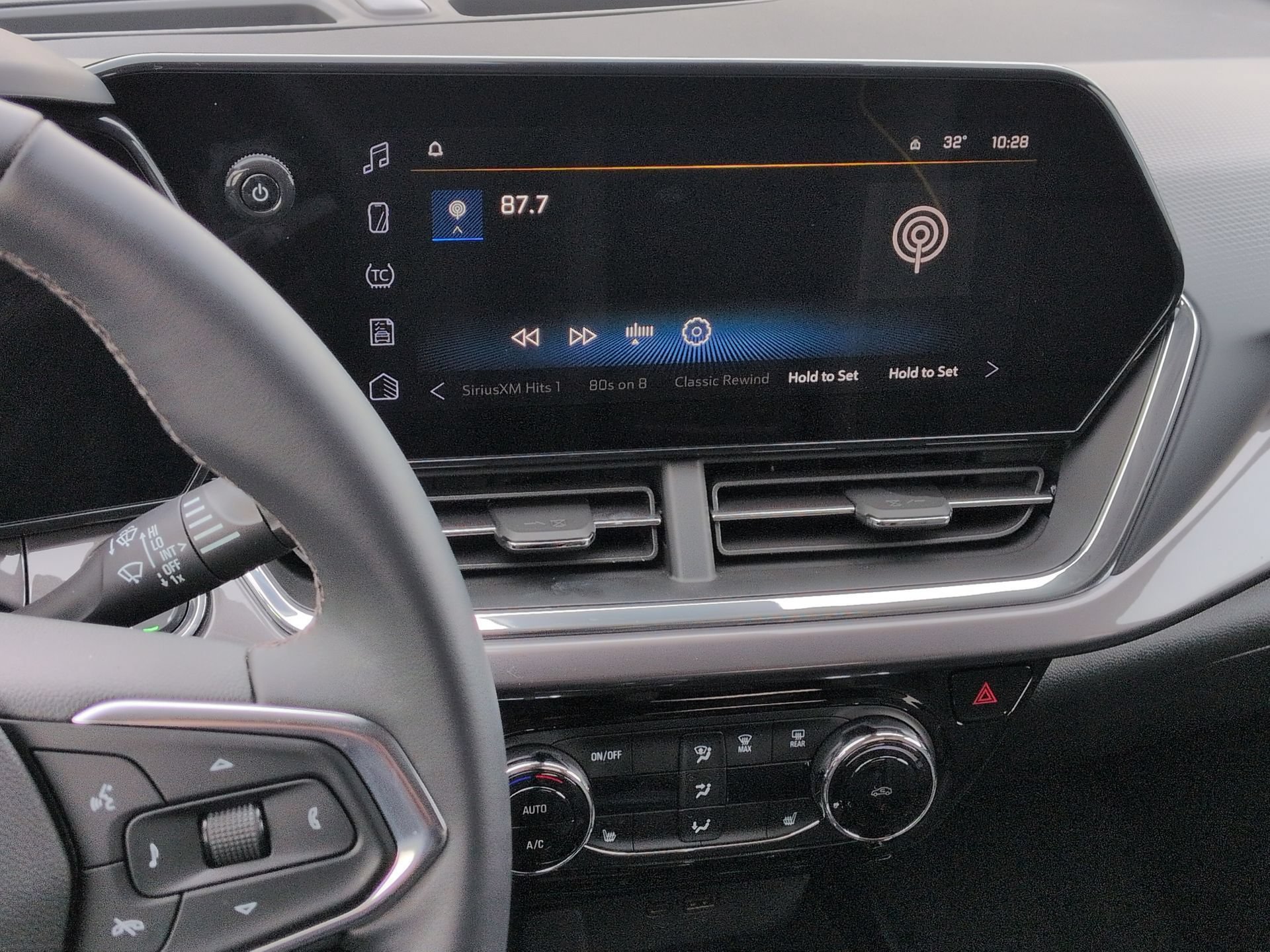 Used 2025 Chevrolet Trax ACTIV FWD image 13