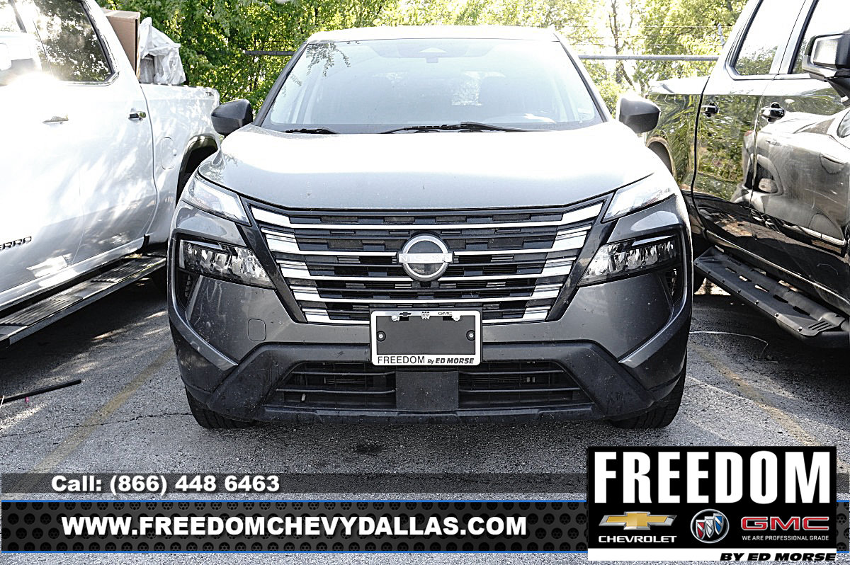 Used 2024 Nissan Rogue S AWD/4WD image 3