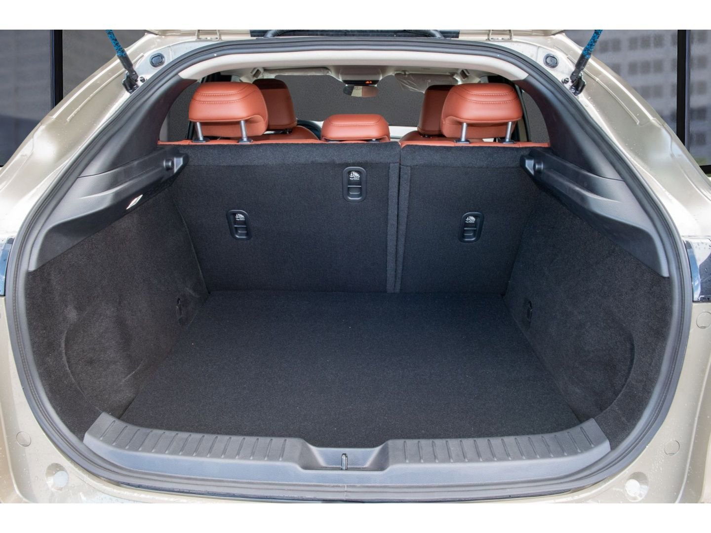 New 2024 MAZDA CX-30 Carbon image 12