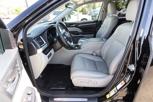 Used 2018 Toyota Highlander Limited Platinum image 39