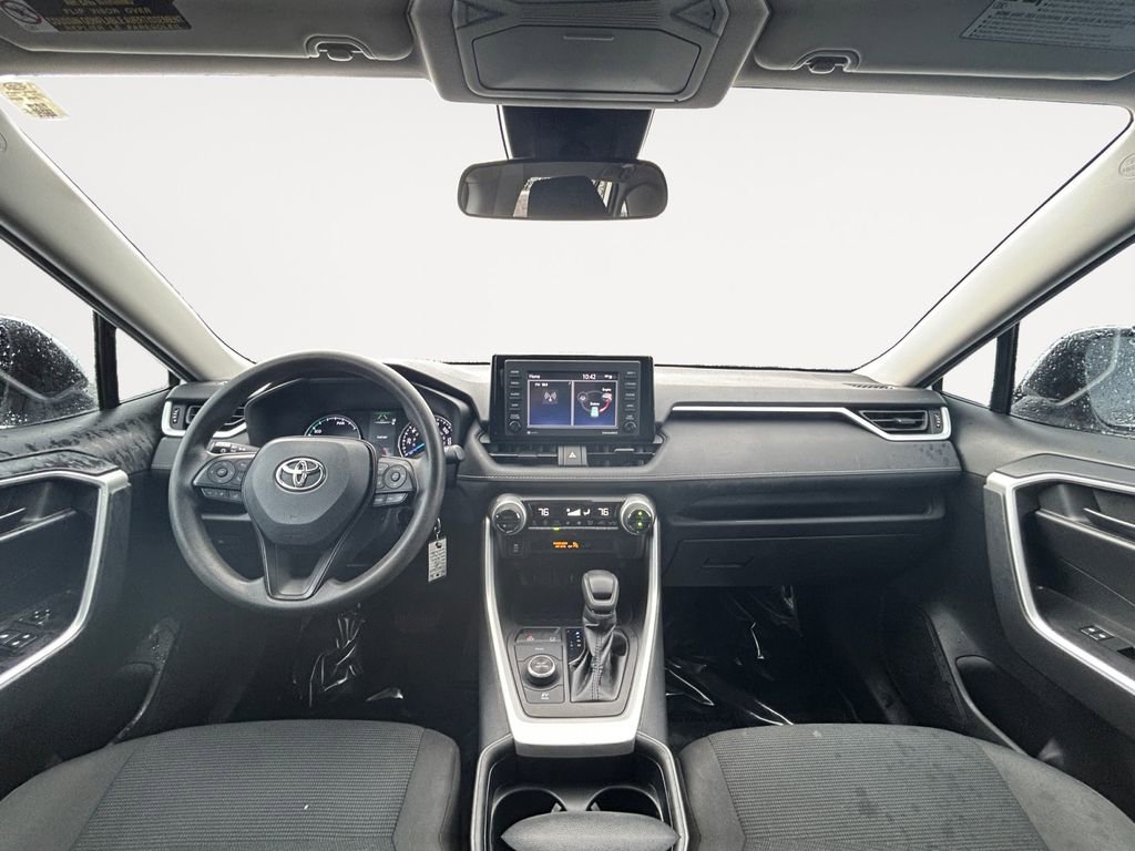 Used 2021 Toyota RAV4 LE image 13