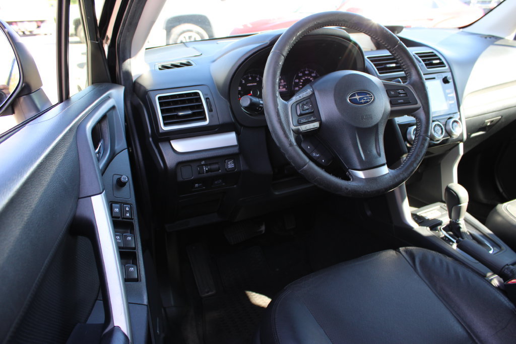 Used 2016 Subaru Forester 2.5i Touring AWD/4WD image 11