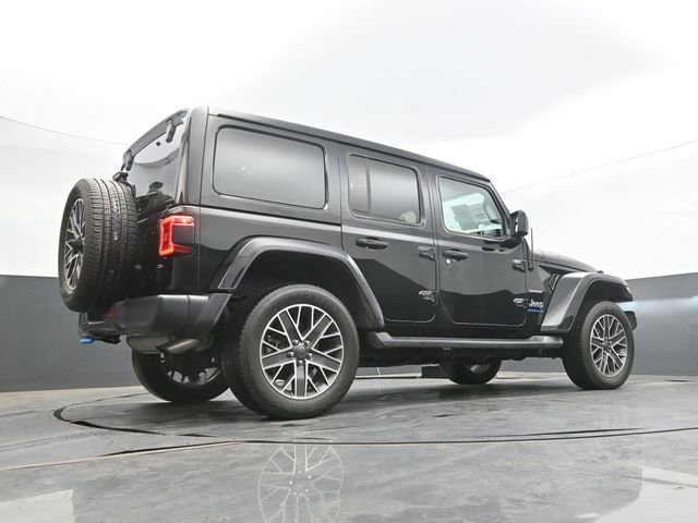 Used 2023 Jeep Wrangler Unlimited Sahara w/ Cold Weather Group AWD/4WD image 59