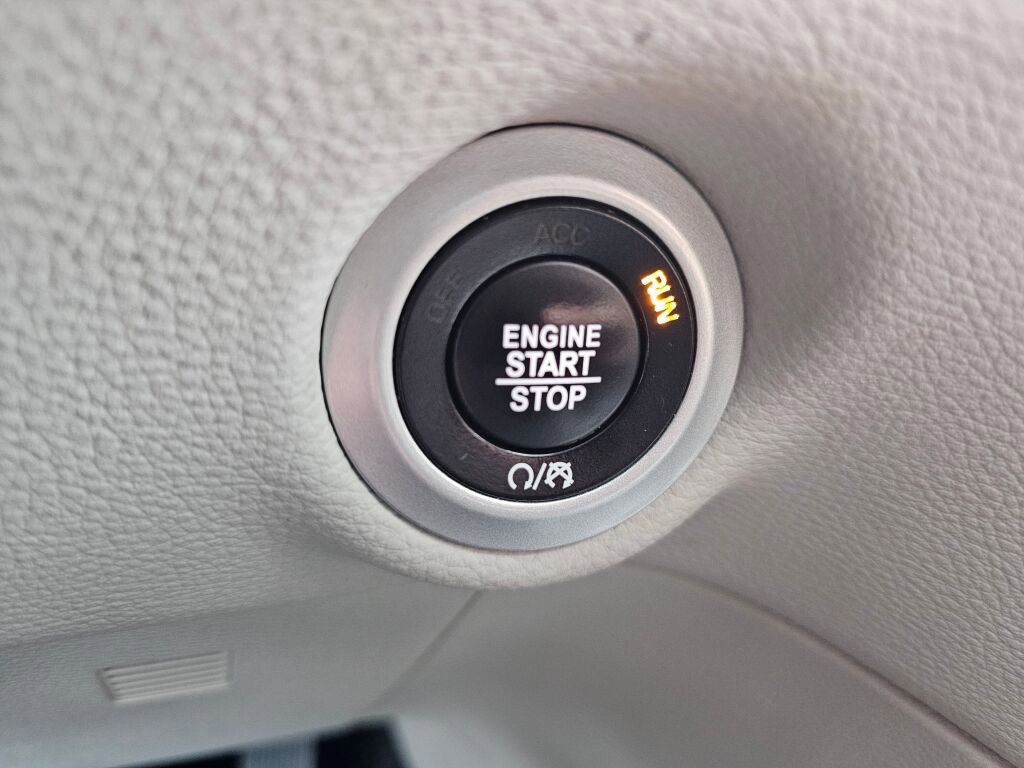 Used 2018 Chrysler Pacifica Limited w/ Tire & Wheel Group image 36