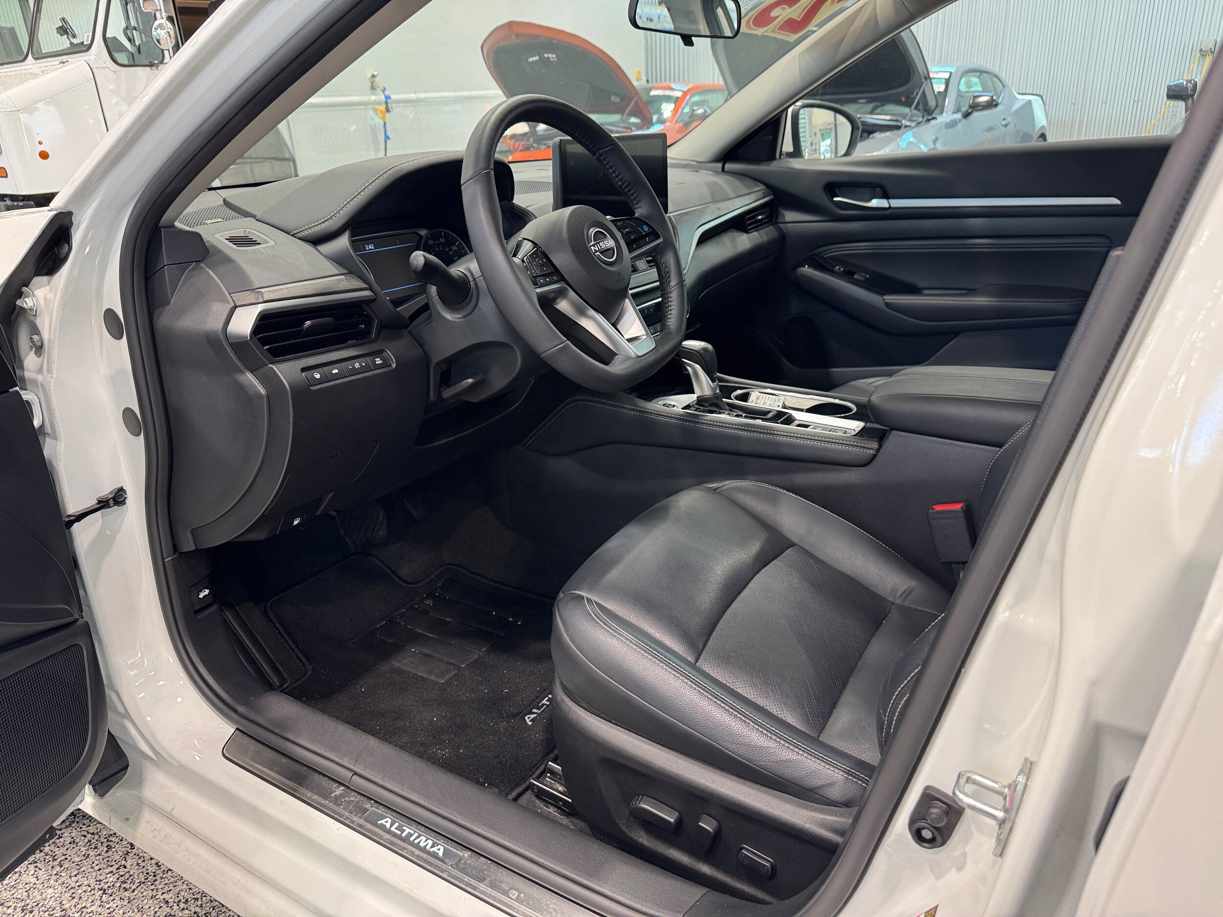 Used 2023 Nissan Altima 2.5 SL FWD image 14
