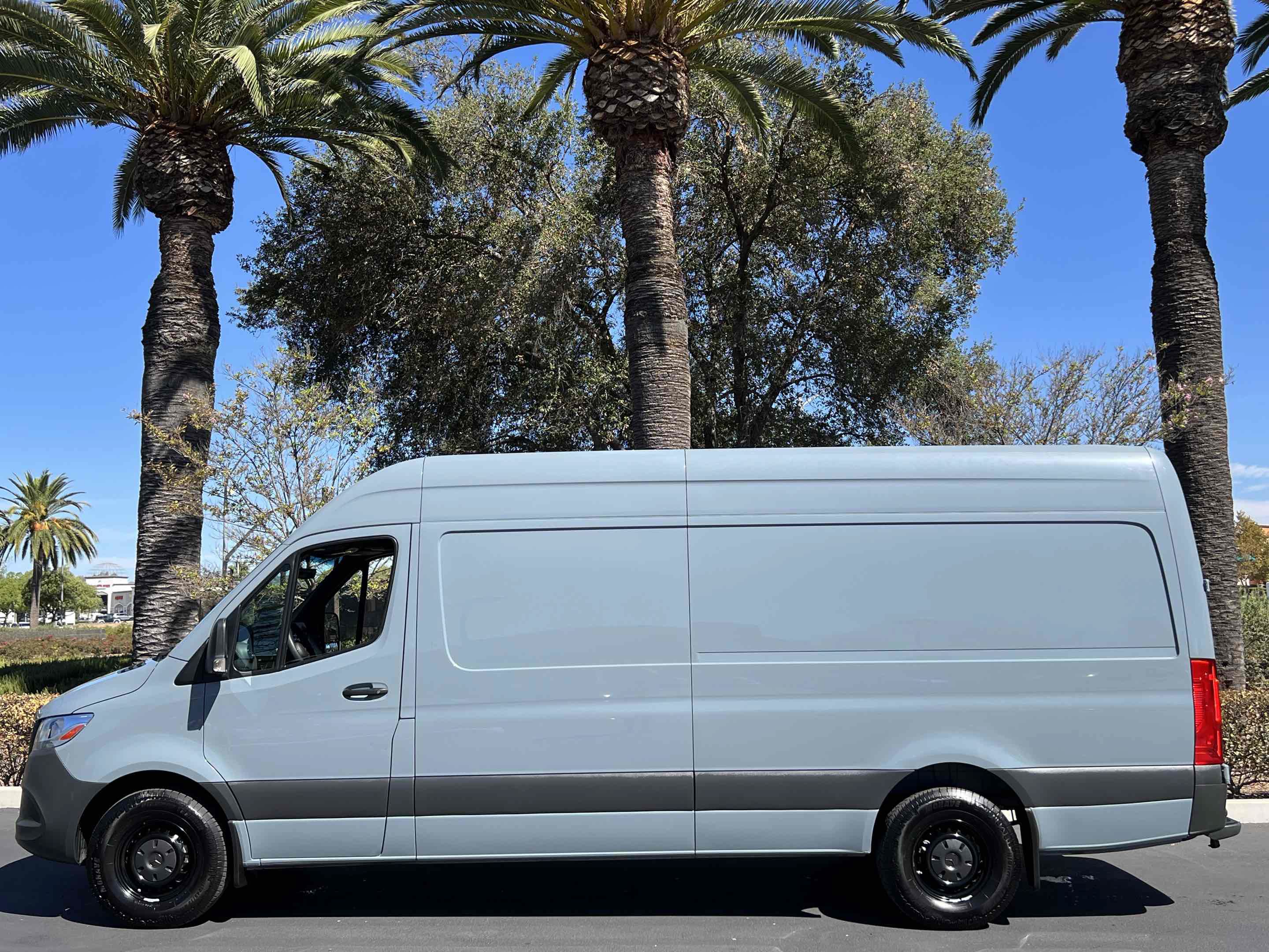 Used 2024 Mercedes-Benz Sprinter 2500 image 25
