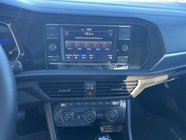 Used 2023 Volkswagen Jetta SE image 14