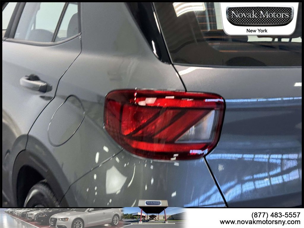 Used 2025 Hyundai Venue SEL image 8