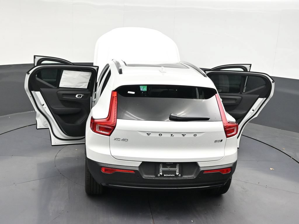New 2026 Volvo XC40 B5 Plus w/ Climate Package AWD/4WD image 33