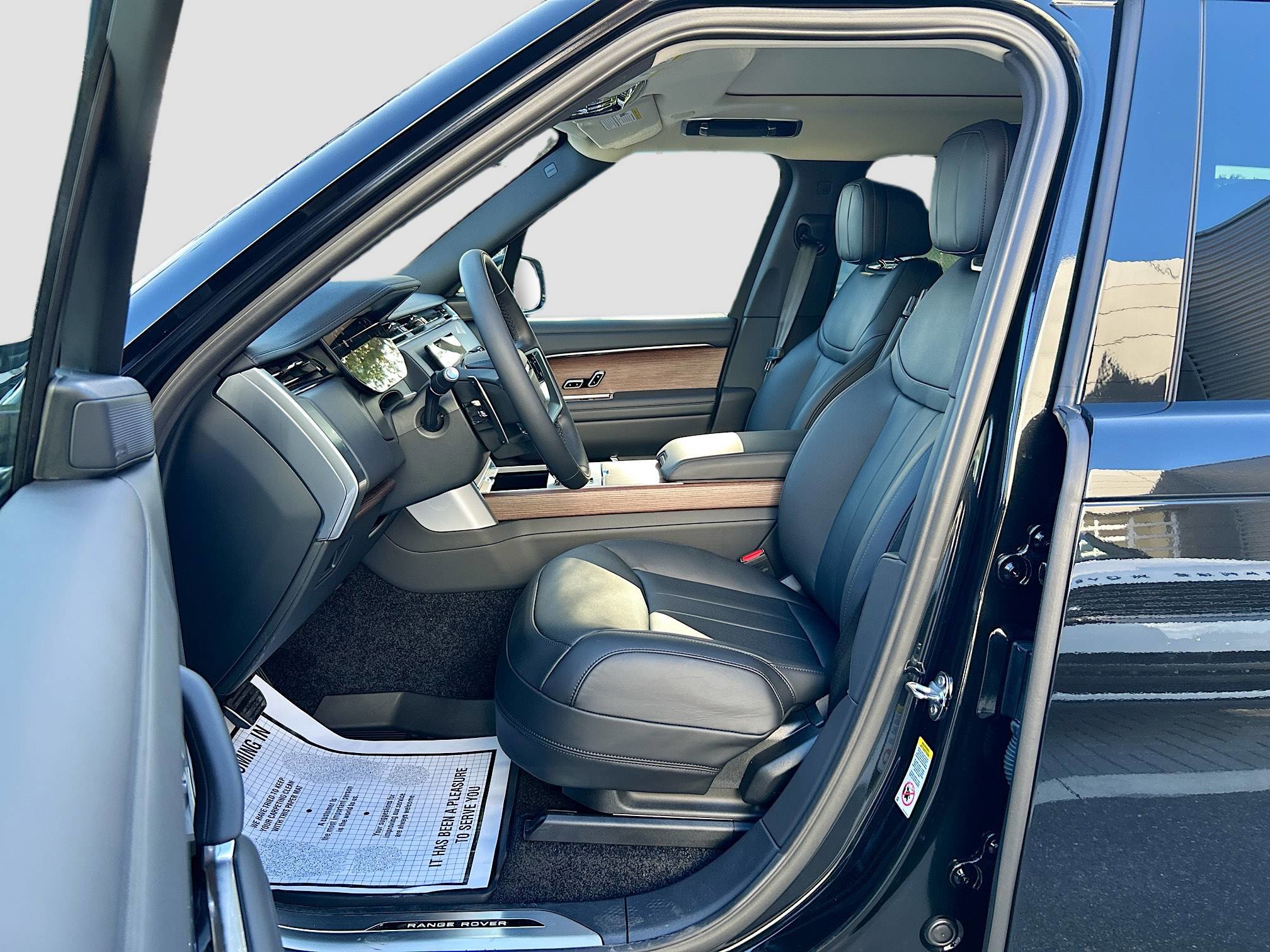 New 2025 Land Rover Range Rover SE image 21