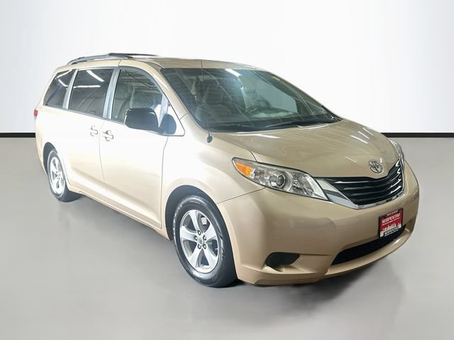 Used 2014 Toyota Sienna LE FWD image 3
