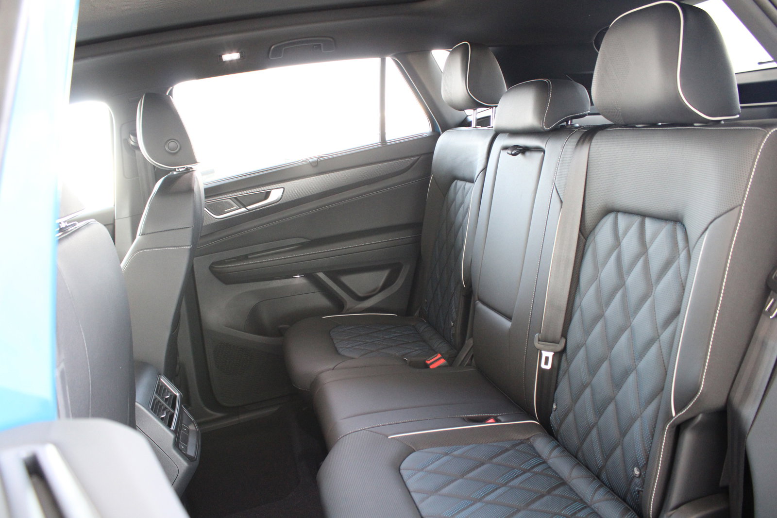 New 2025 Volkswagen Atlas Cross Sport SEL Premium R-Line image 18