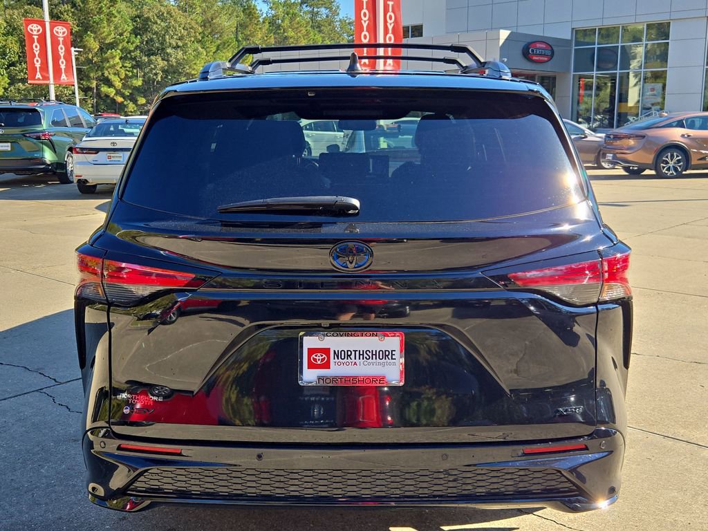 Used 2025 Toyota Sienna XSE image 4