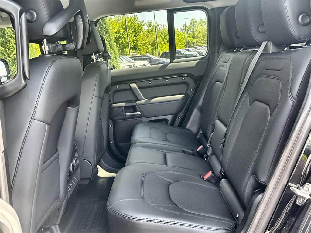 Used 2025 Land Rover Defender 110 S image 10