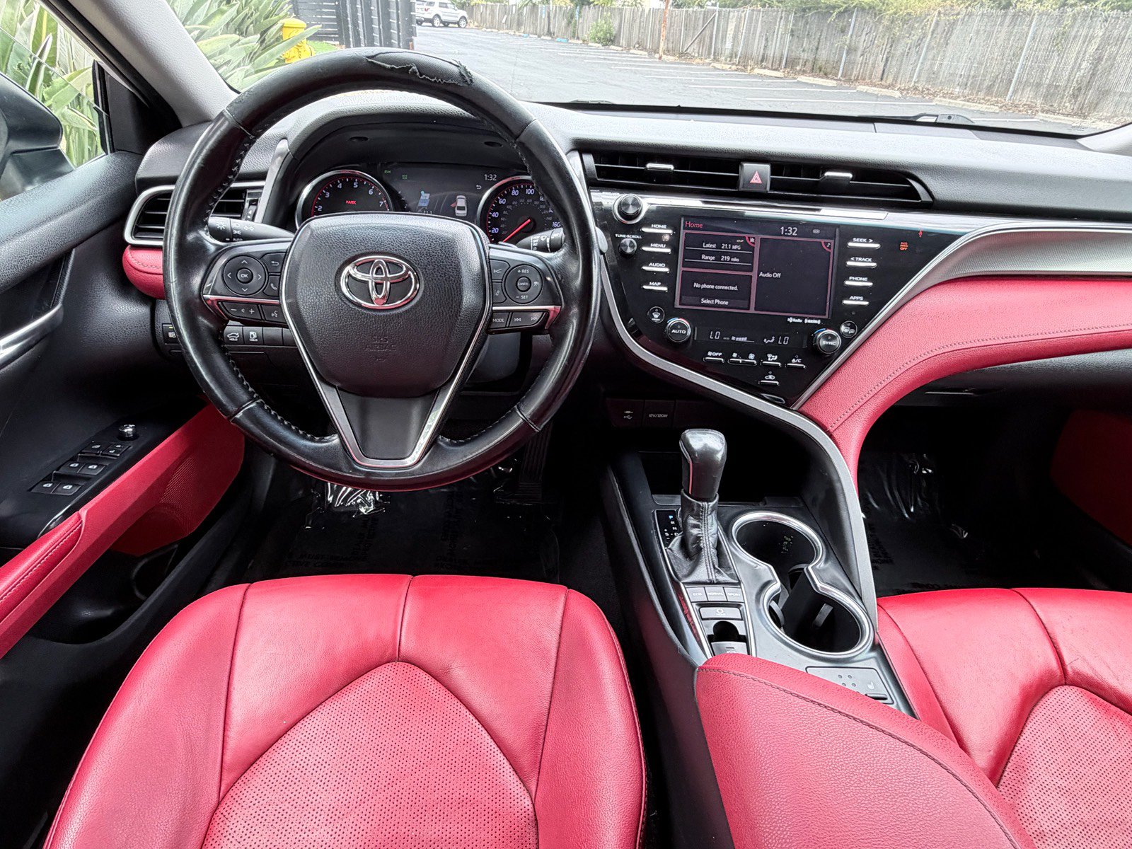 Used 2019 Toyota Camry XSE FWD image 10