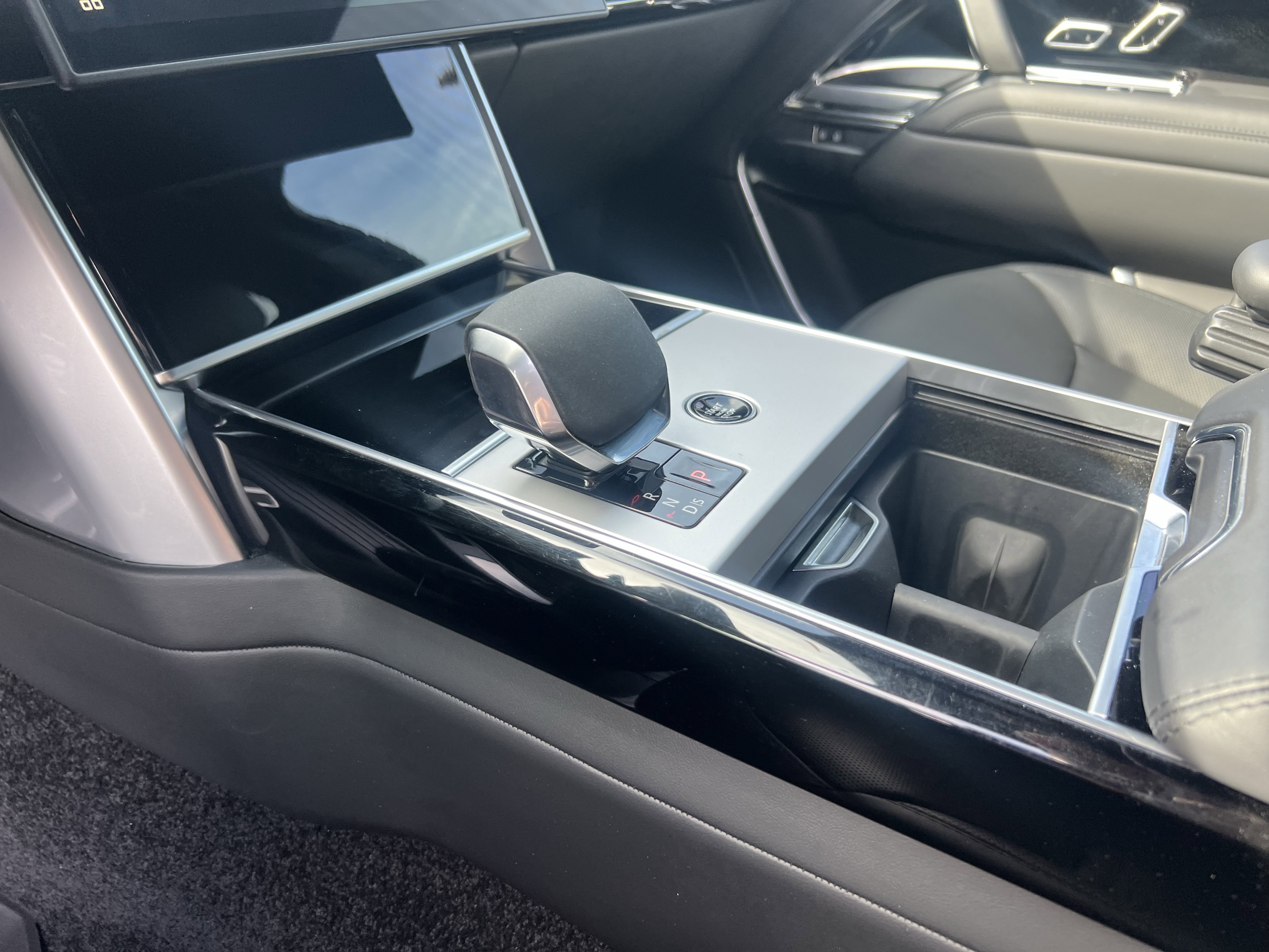 Certified 2024 Land Rover Range Rover Long Wheelbase SE image 25