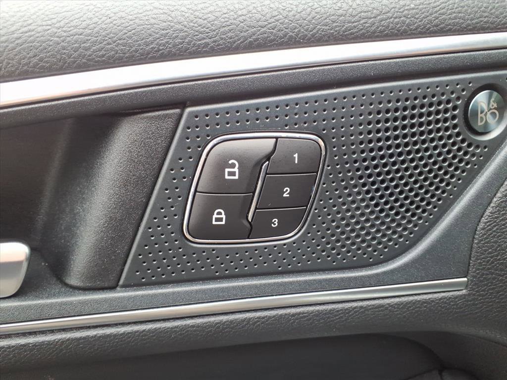 Used 2024 Ford Edge Titanium image 17