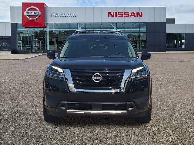 Used 2024 Nissan Pathfinder SL FWD image 2