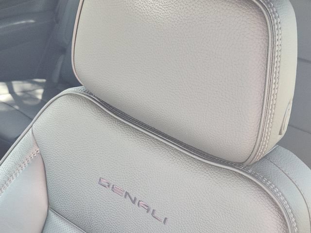 Used 2023 GMC Yukon Denali w/ LPO, Floor Liner Package AWD/4WD image 15