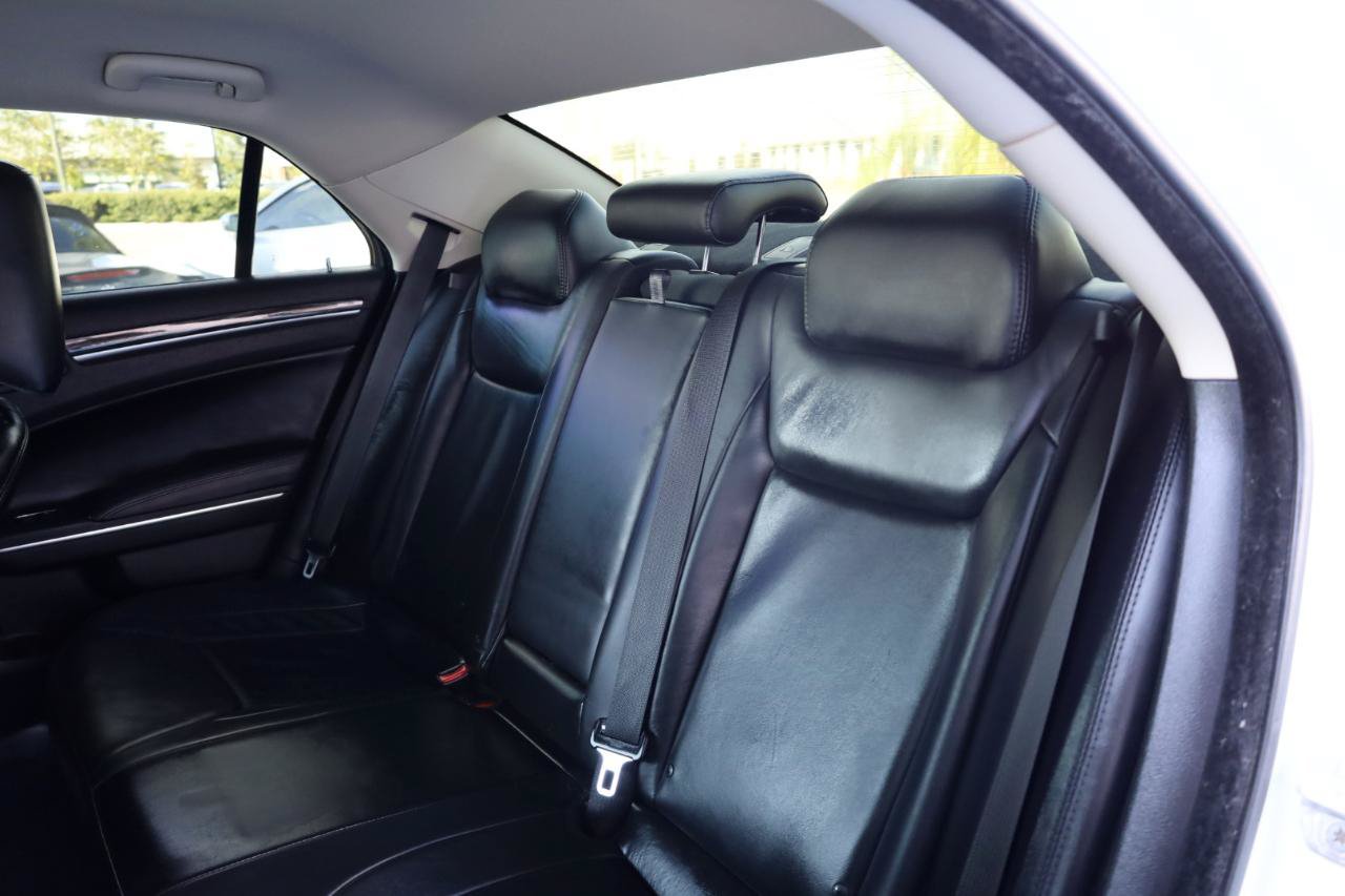 Used 2015 Chrysler 300 Limited RWD image 12