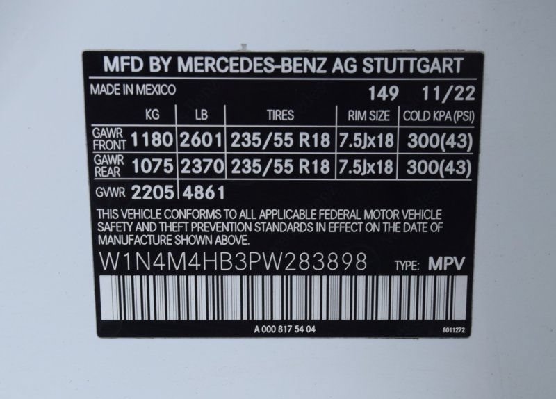 Used 2023 Mercedes-Benz GLB 250 4MATIC w/ Premium Package image 40