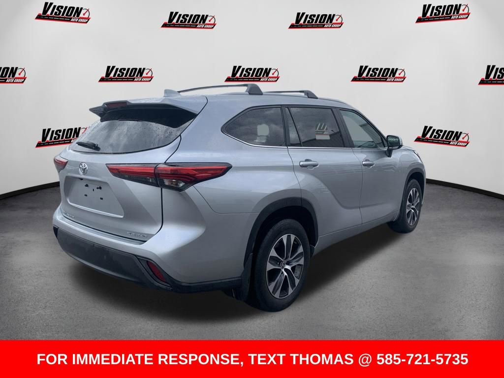 Used 2023 Toyota Highlander XLE AWD/4WD image 3