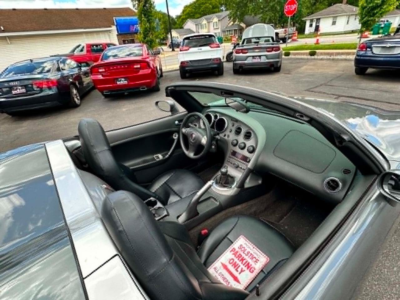 Used 2007 Pontiac Solstice Convertible w/ Preferred Package RWD image 11