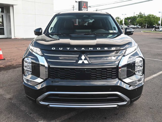 New 2025 Mitsubishi Outlander SE image 2