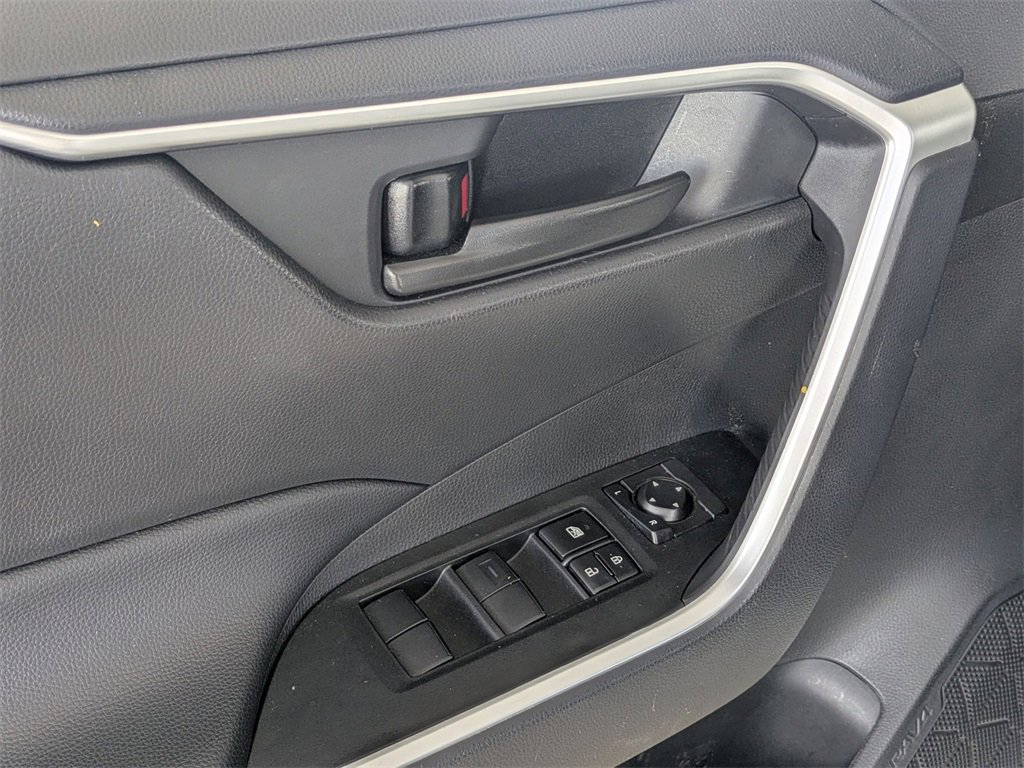 Used 2025 Toyota RAV4 LE image 21