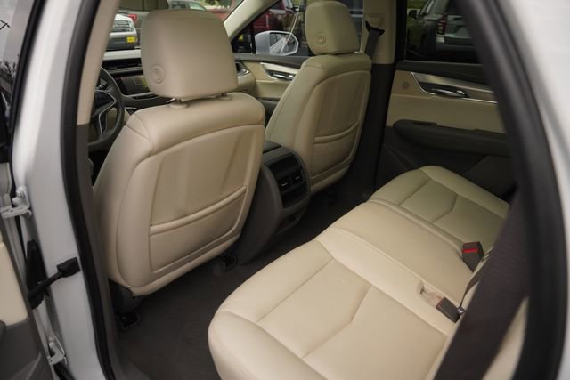 Used 2018 Cadillac XT5 Luxury w/ Driver Awareness Package FWD image 12
