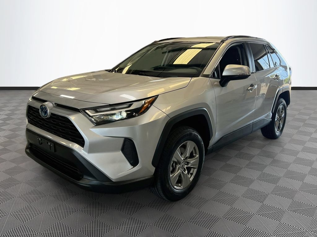 Used 2024 Toyota RAV4 LE AWD/4WD image 3