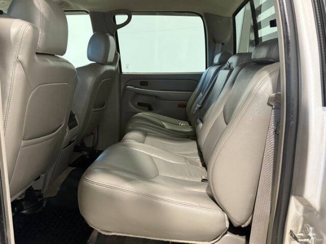 Used 2006 Chevrolet Silverado 2500 LT w/ Heavy-Duty Power Package AWD/4WD image 15