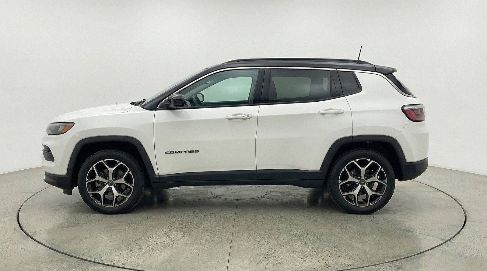 Used 2025 Jeep Compass Limited image 5