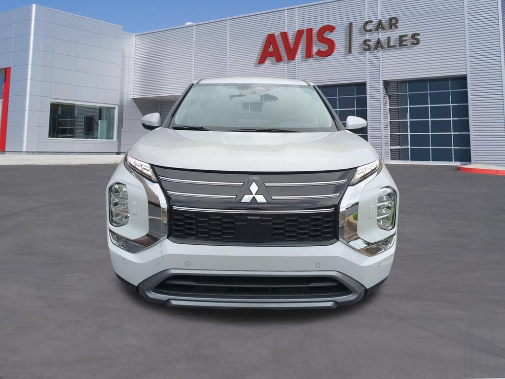 Used 2025 Mitsubishi Outlander SE AWD/4WD image 2